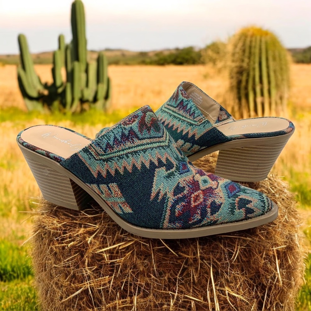 Brand new Wonderly Western Cowboy Tapestry Women's Mules 9
